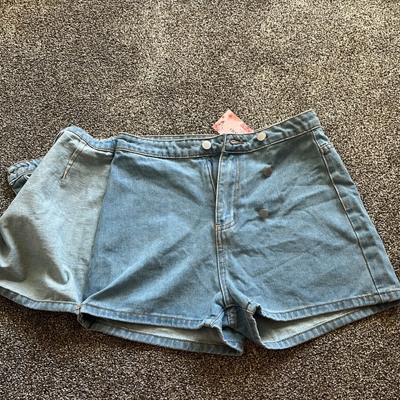 New Light Wash Skort - Picture 4 of 7